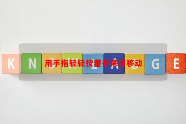 Nhấn nhẹ nhàng bằng ngón tay của bạn và di chuyển qua lại