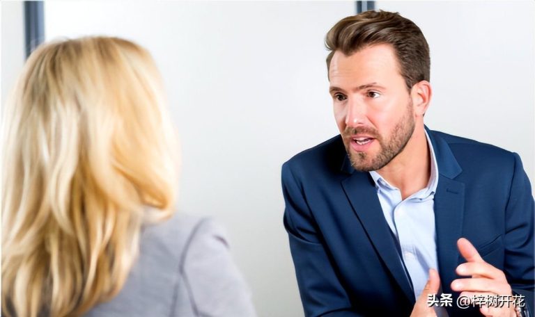 Bạn nên làm gì nếu người lãnh đạo của bạn cố tình mắng người khác trực tiếp